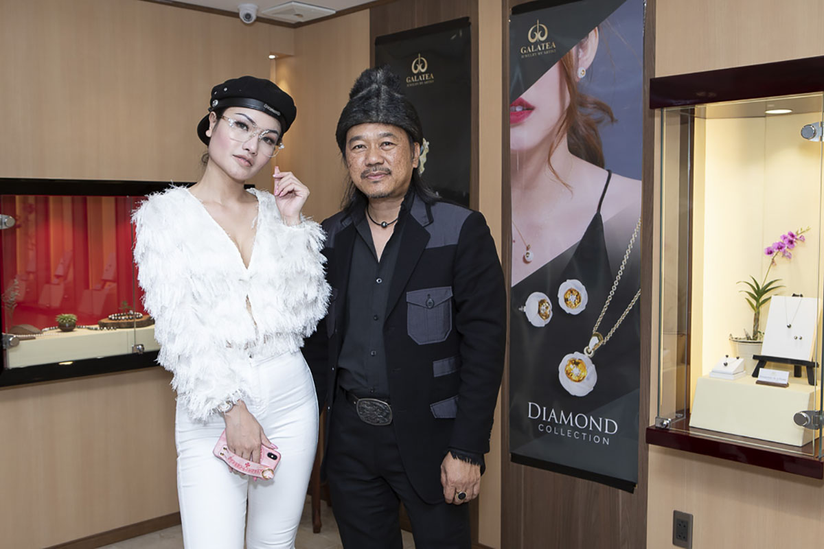 Trang Khiếu tái xuất cực xinh đẹTrang Khiếu tái xuất cực xinh đẹp sau khi ở ẩn sinh con traip sau khi ở ẩn sinh con trai