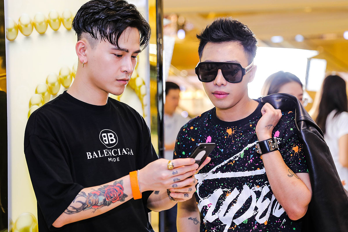 Châu Bùi đi vắng, Decao rủ Phí Phương Anh mua sắm khoả lấp nỗi buồn