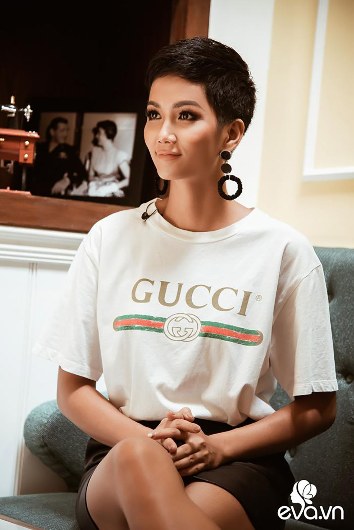 H' Hen Niê: 'Nếu bây giờ đi chăn bò, tôi sẽ mặc quần cộc hoặc bộ đồ khác không rách như xưa'