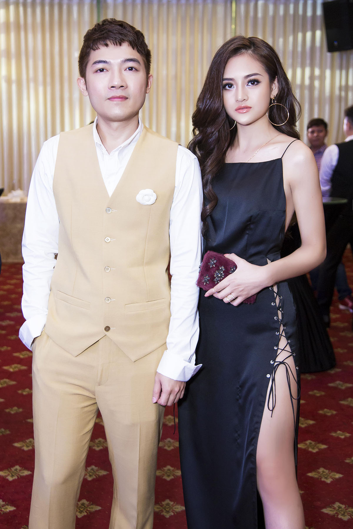 Diễn viên Thuỳ Anh diện đầm cắt xẻ táo bạo khiến người đối diện 'bỏng mắt'