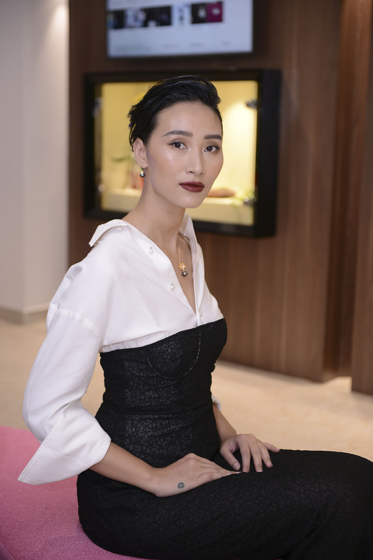 Trang Khiếu tái xuất cực xinh đẹp sau khi ở ẩn sinh con trai
