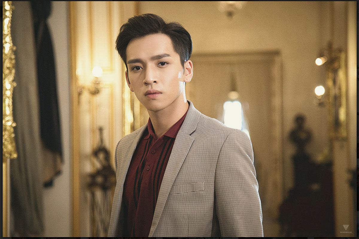 Bạch Công Khanh hoá chàng trai công sở yêu đắm đuối trong MV mới