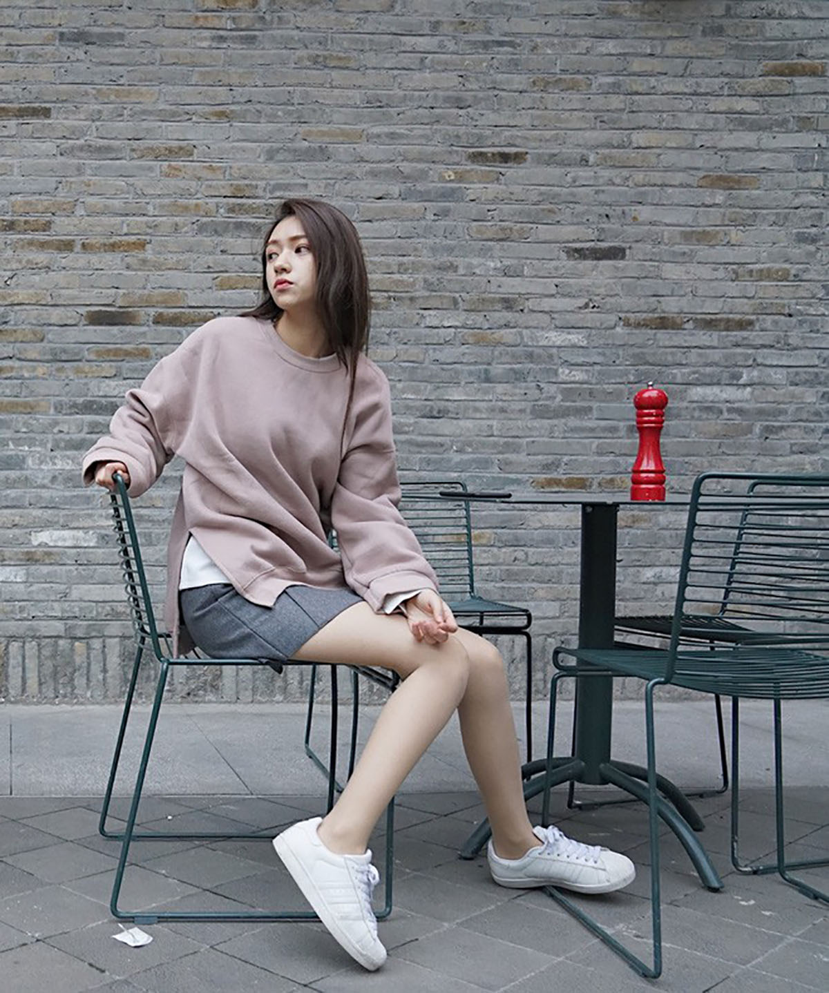 4 kiểu giày dép bệt mà cô gái nào cũng phải có trong tủ đồ diện mùa hè
