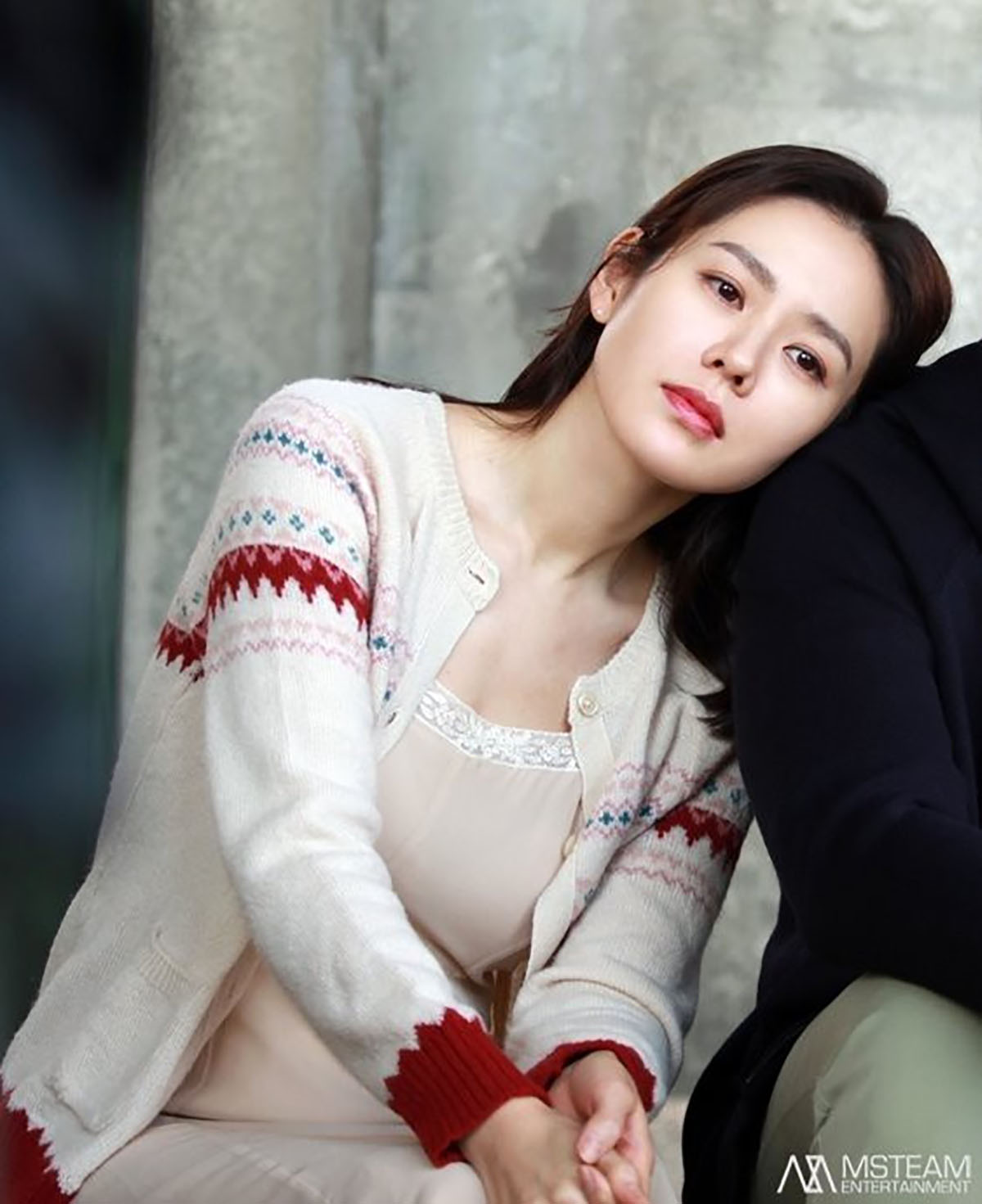 So Ji Sub và Son Ye Jin đã 'ăn diện' như thế nào trong Và Em Sẽ Đến (Be With You)
