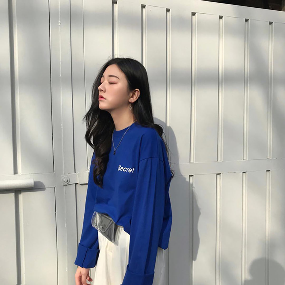 Waist bag trong suốt: Trendy, độc đáo, tươi mới và trông cực kỳ 'summer'