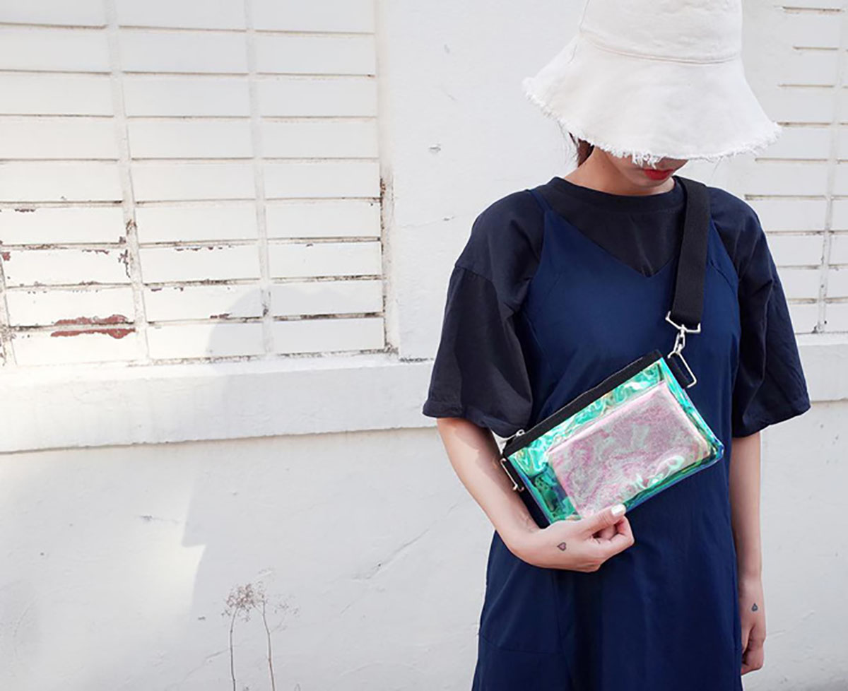 Waist bag trong suốt: Trendy, độc đáo, tươi mới và trông cực kỳ 'summer'