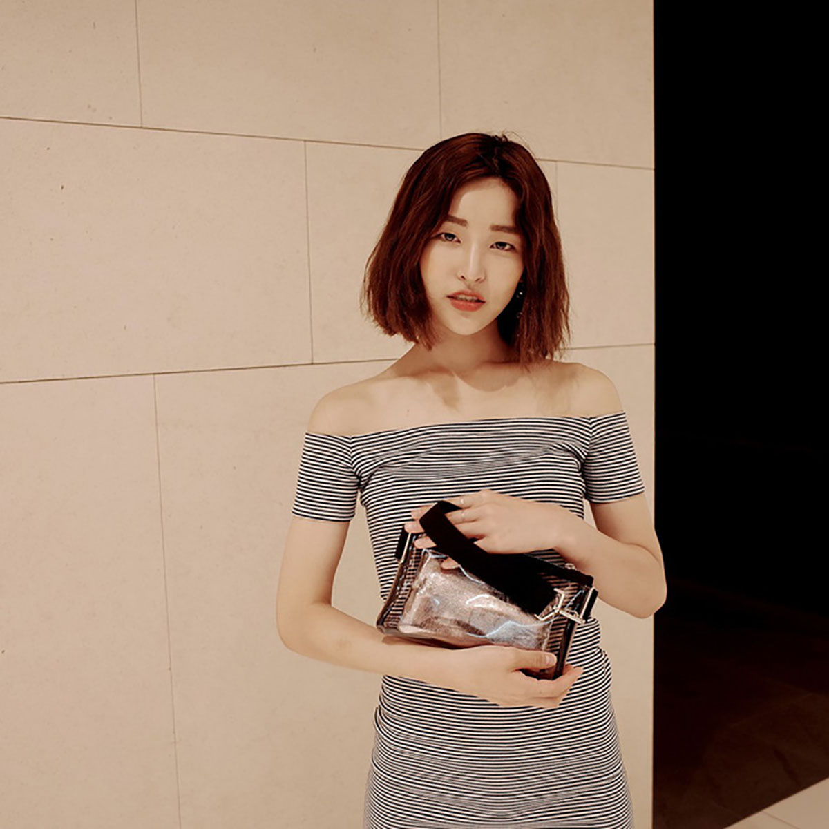 Waist bag trong suốt: Trendy, độc đáo, tươi mới và trông cực kỳ 'summer'