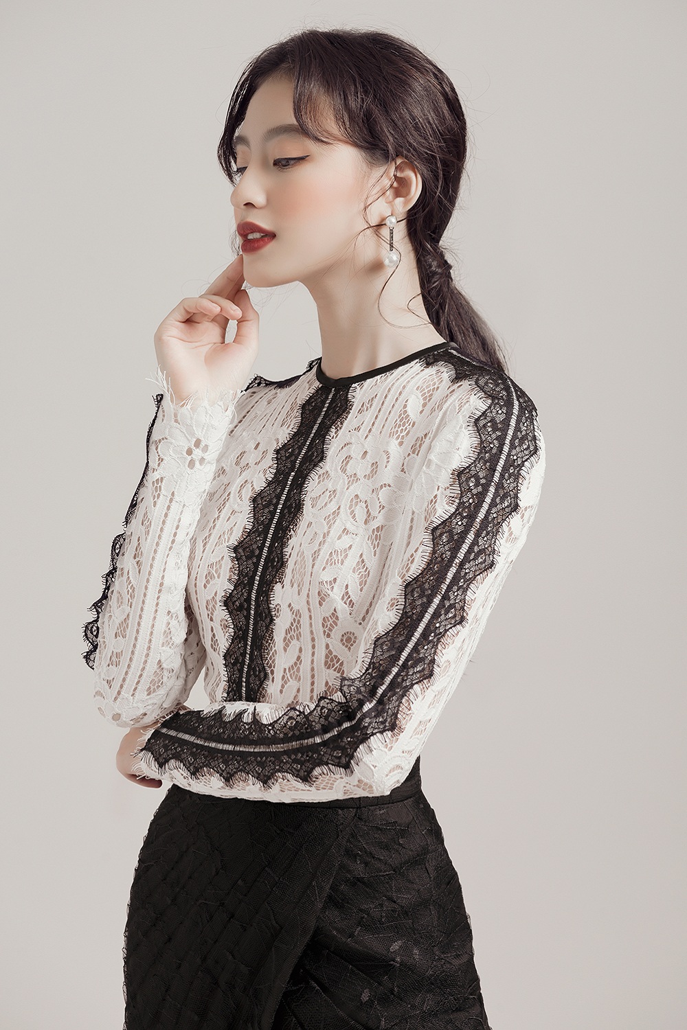 Hotgirl Ngọc Minh Dương đẹp dịu dàng trong thiết kế Nick Dragon