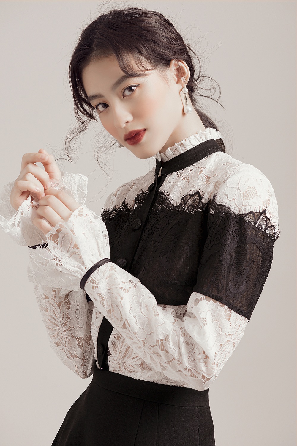 Hotgirl Ngọc Minh Dương đẹp dịu dàng trong thiết kế Nick Dragon