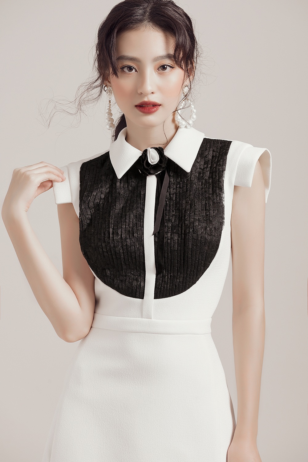 Hotgirl Ngọc Minh Dương đẹp dịu dàng trong thiết kế Nick Dragon