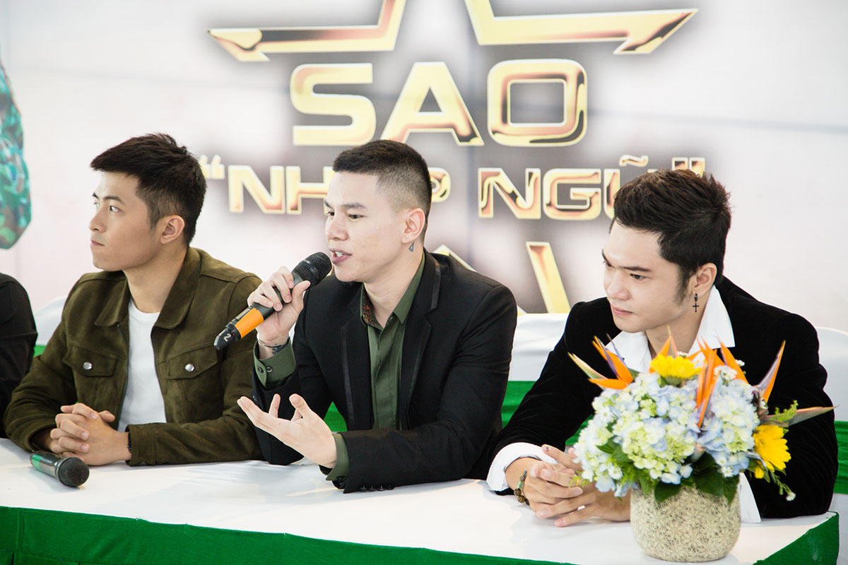 Bảo Kul ói đến ngất xỉu, Hoàng Tôn chăm bôi kem chống nắng khi thực hiện nhiệm vụ quân sự