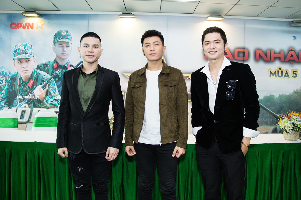 Bảo Kul ói đến ngất xỉu, Hoàng Tôn chăm bôi kem chống nắng khi thực hiện nhiệm vụ quân sự