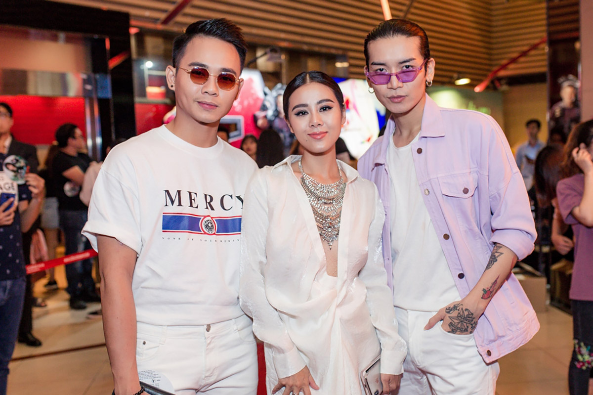Diễn viên Nam Thư cùng Anh Tú, BB Trần đi xem phim mới của Diệu Nhi