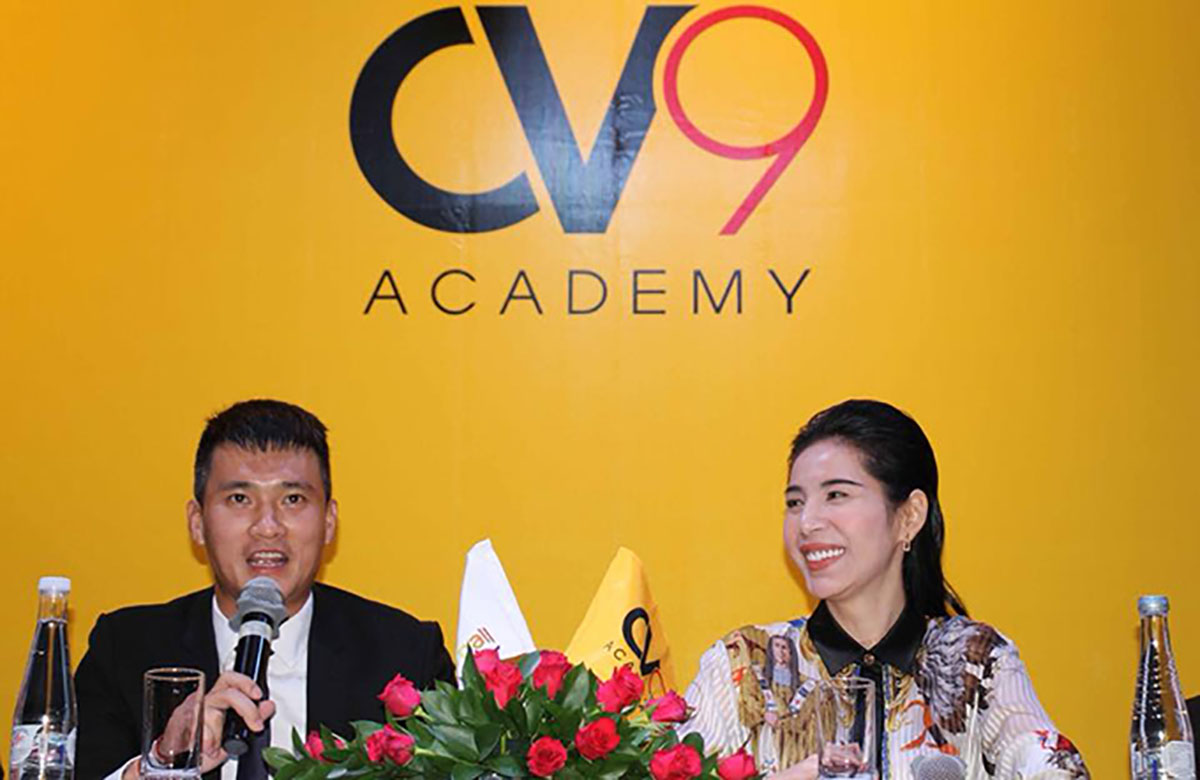 Công Vinh mở học viện bóng đá cộng đồng để bà xã Thủy Tiên làm quản lý