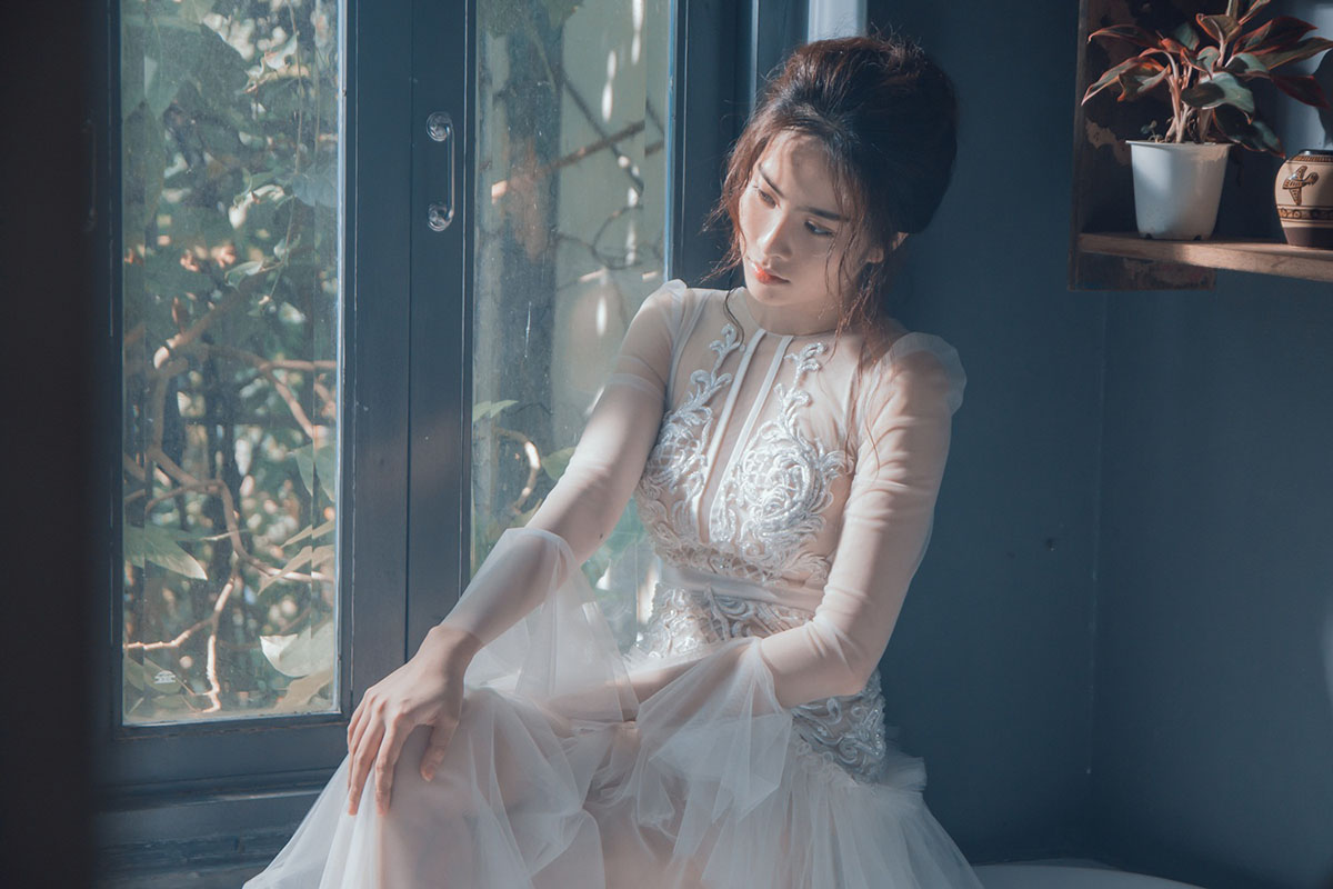 Nam Em tiếp tục tung MV 'Xa anh là tốt nhất' phiên bản Việt