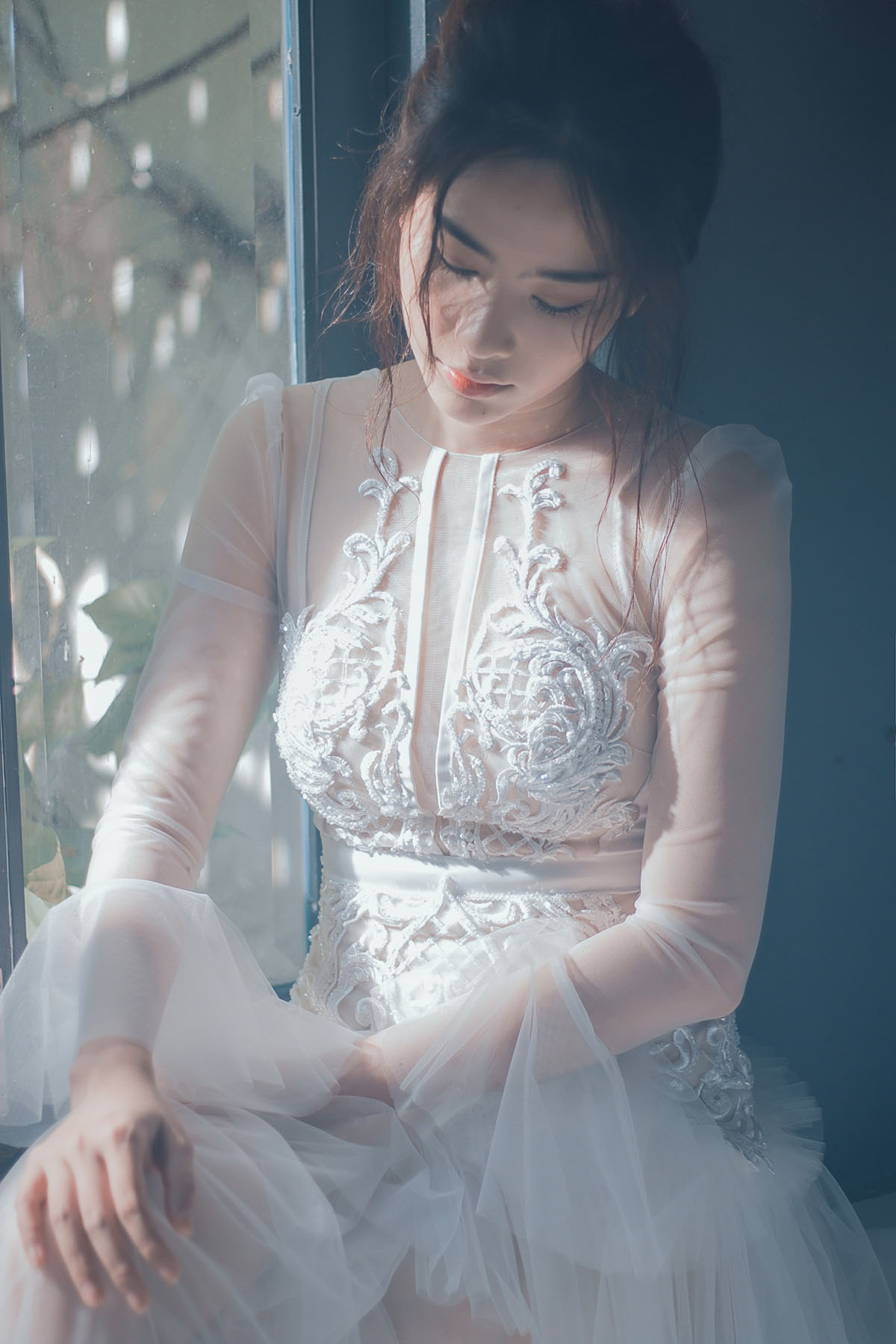Nam Em tiếp tục tung MV 'Xa anh là tốt nhất' phiên bản Việt