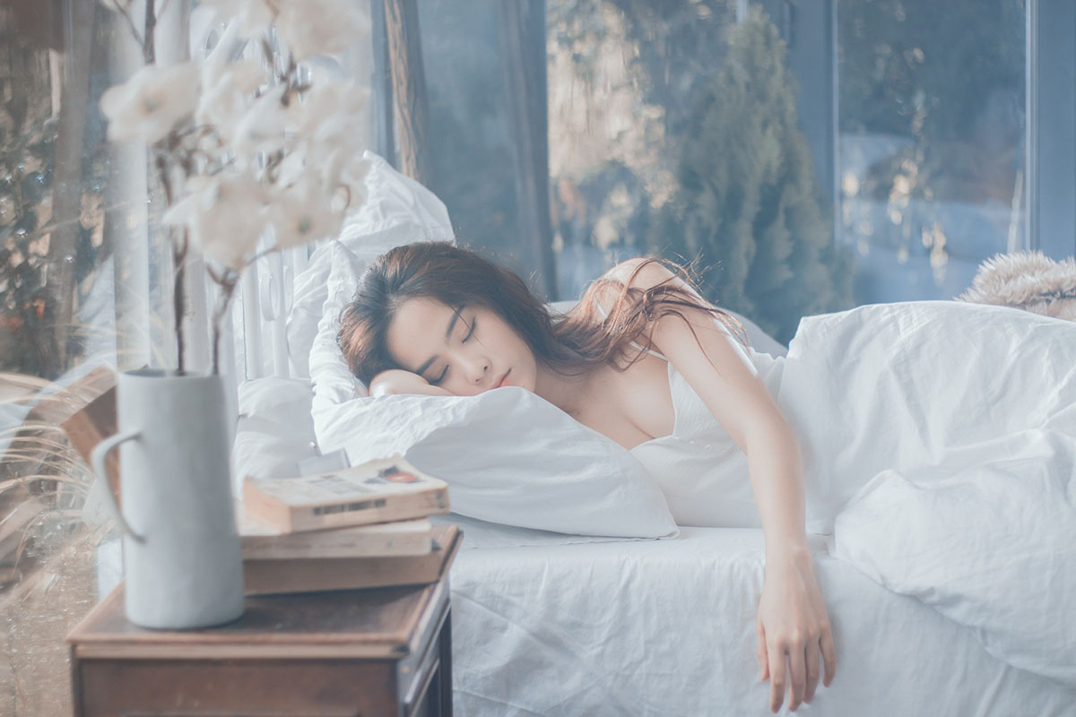 Nam Em tiếp tục tung MV 'Xa anh là tốt nhất' phiên bản Việt