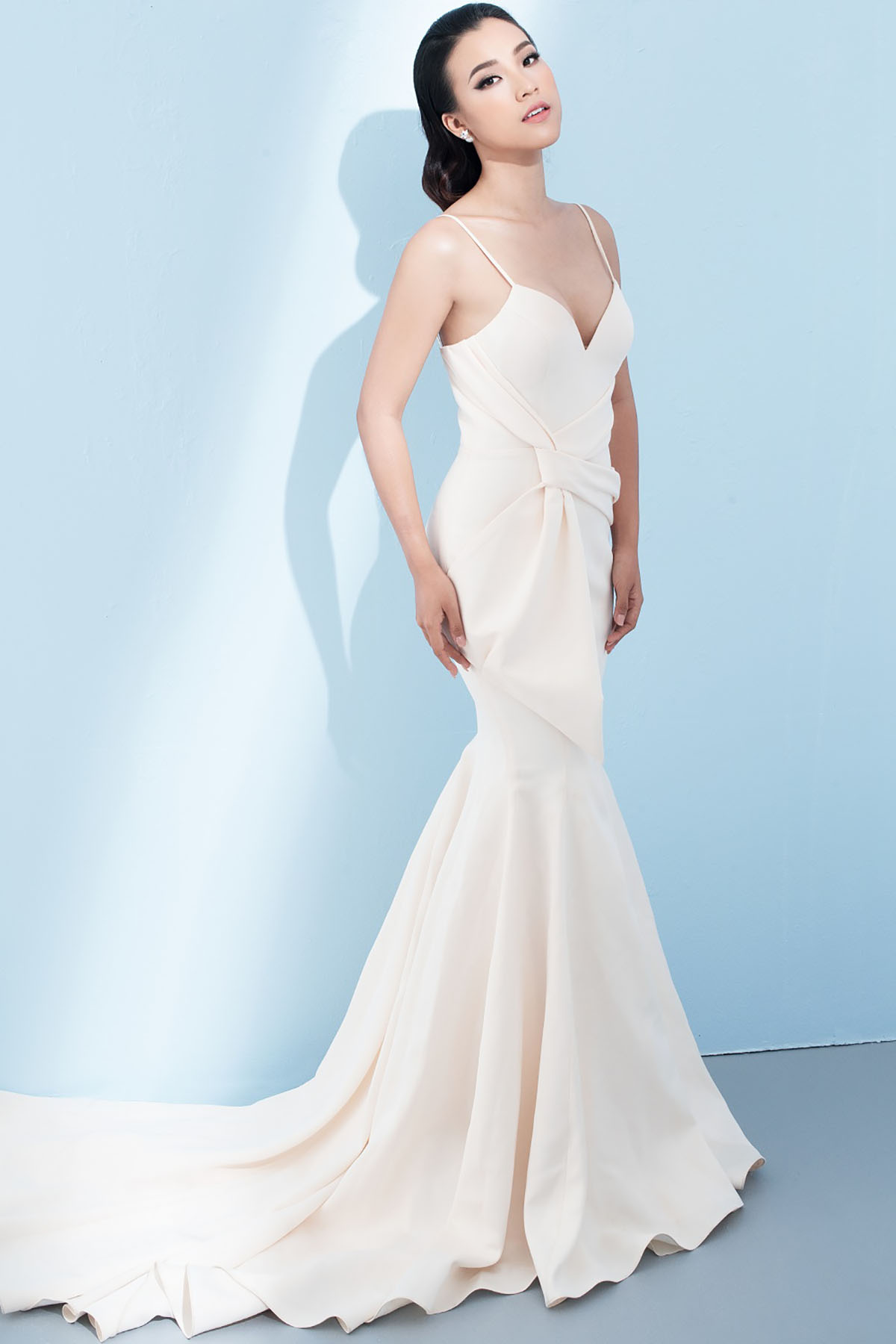 Hoàng Oanh sexy, bốc lửa chứng minh nhan sắc ngày càng lên hạng