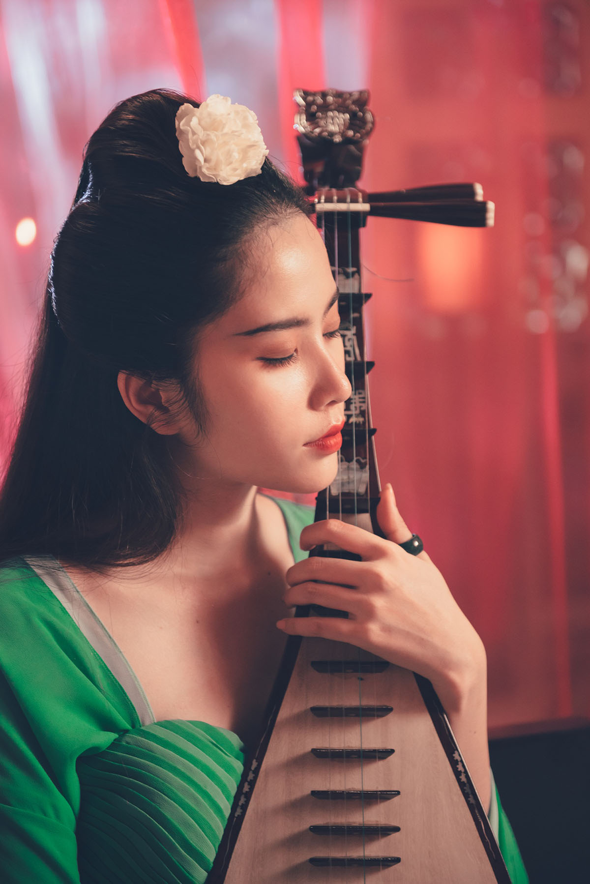 Nam Em khoe nhan sắc tuyệt trần trong MV cổ trang sắp trình làng