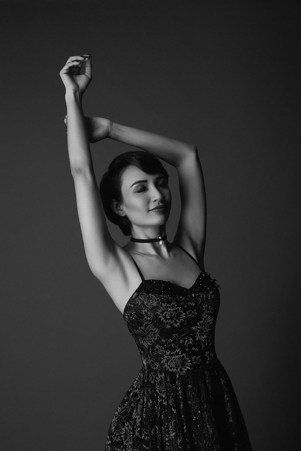 Ngọc Diễm sexy, gợi cảm trong bộ ảnh trắng đen với tóc ngắn