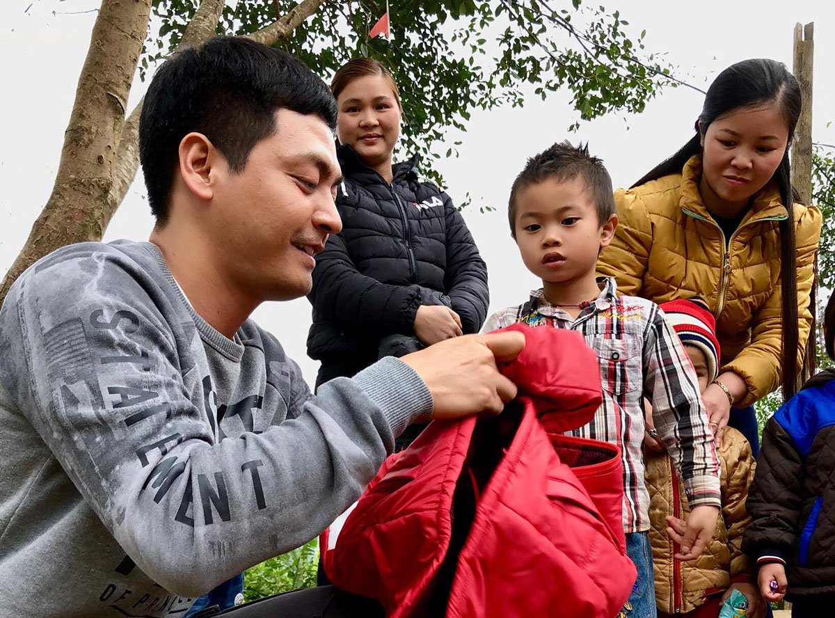 Doanh nhân Hải Dương đồng hành cùng MC Phan Anh mang tủ sách đến với trẻ vùng cao