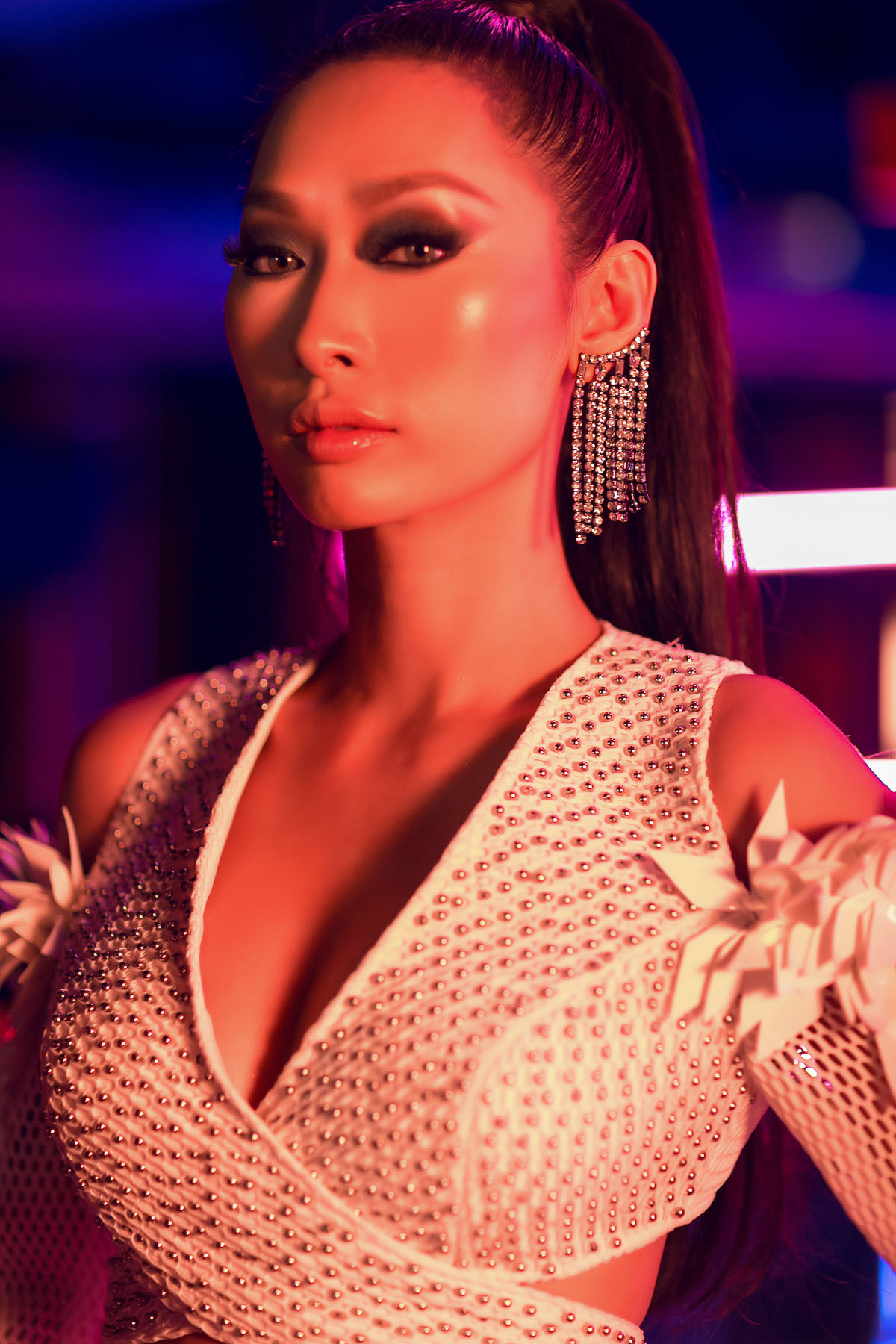 Siêu mẫu Quỳnh Thy nude táo bạo trong teaser MV đầu tiên lấn sân làng nhạc Việt