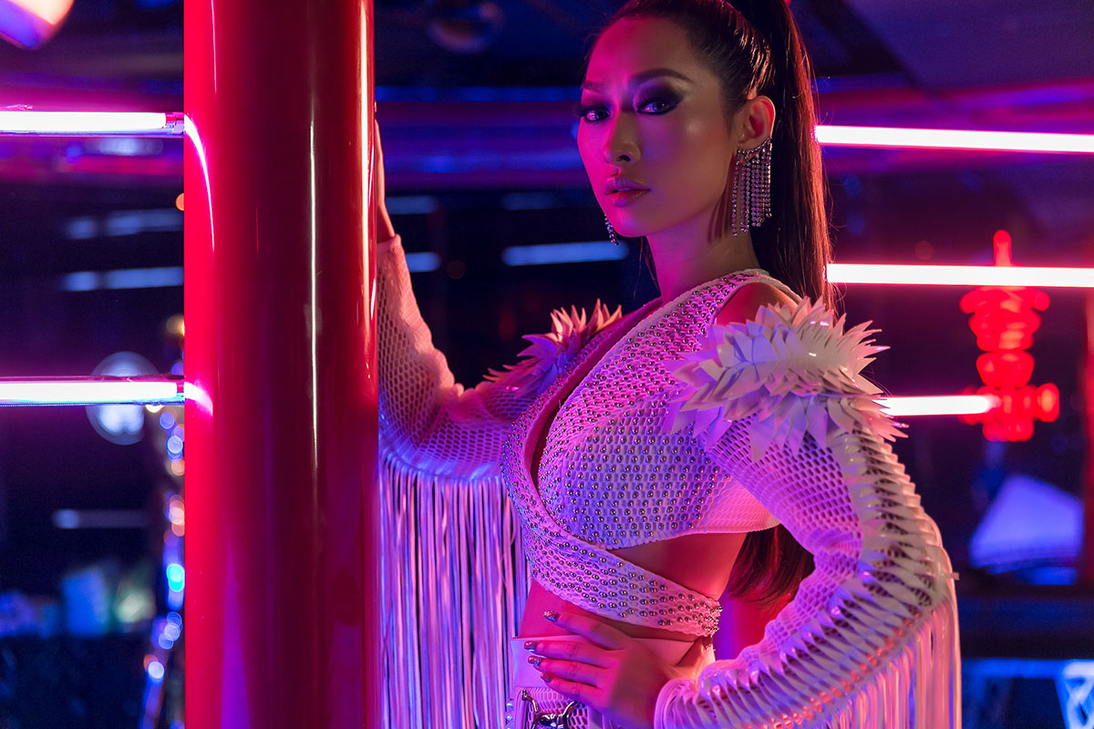 Siêu mẫu Quỳnh Thy nude táo bạo trong teaser MV đầu tiên lấn sân làng nhạc Việt