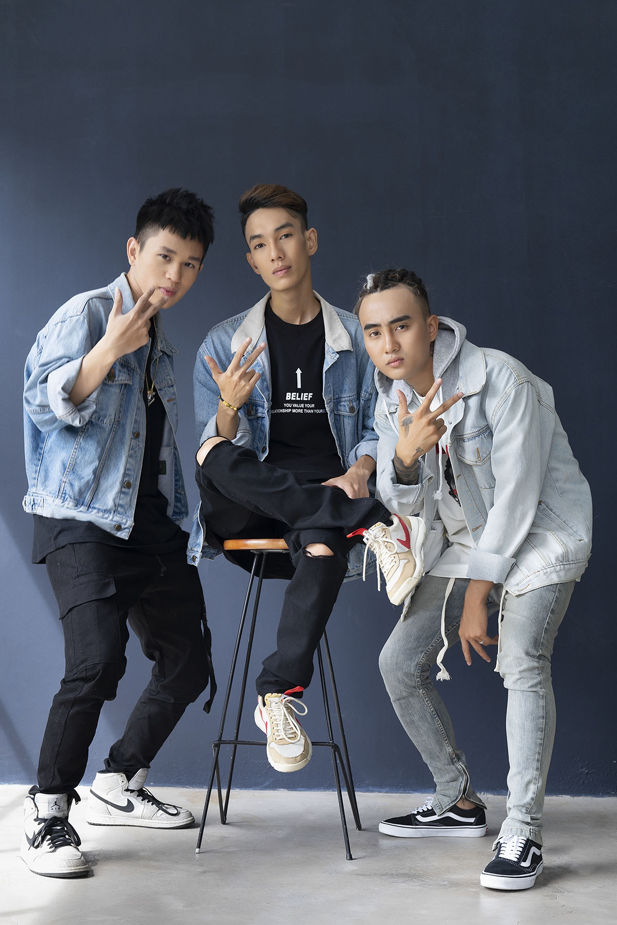 Hoàng Sơn – Trịnh Thảo mang chuyện tình vào MV ‘Thương nhiều hơn nói’ của nhóm Ba Chấm