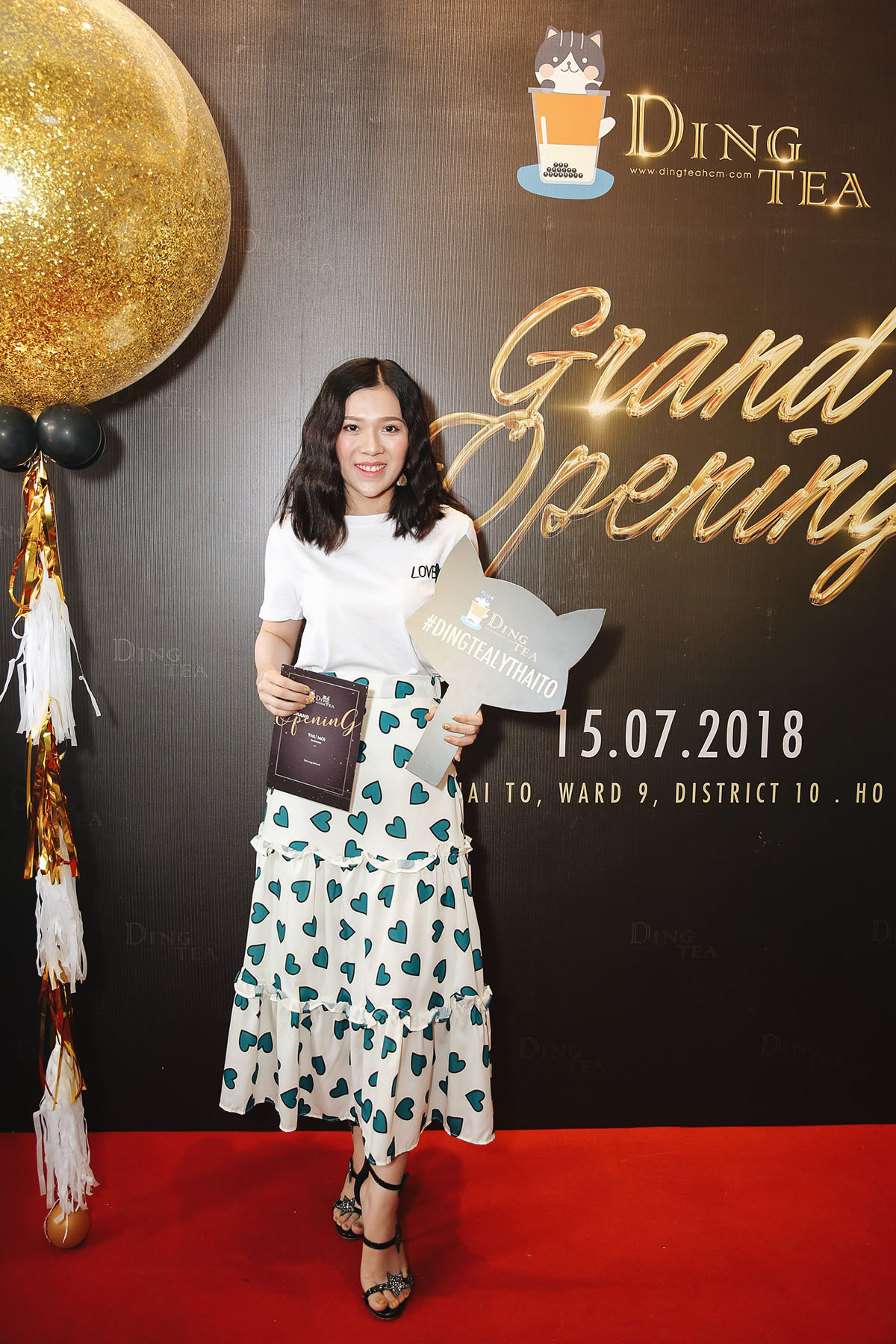 Hồ Bích Trâm, Hà Thuý Anh, Quang Trung, Quốc Khánh quẩy tưng bừng trong buổi khai trương Ding Tea
