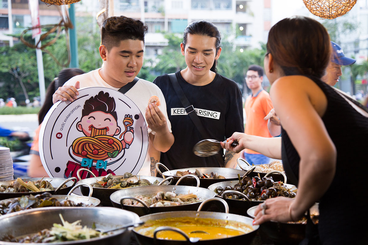 BB Trần không ngừng ‘làm nhục’, ‘bóc phốt’ Quốc Khánh trong ‘Đi đi tui bao’