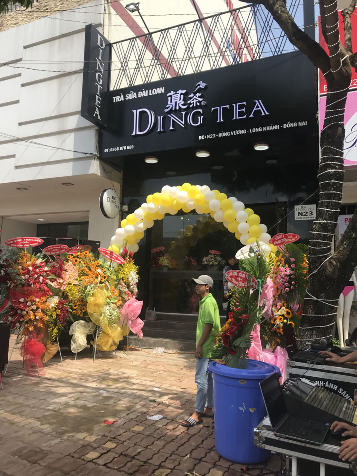 Sau ngày khai trương hoành tráng tại TP.HCM, Ding Tea liên tiếp 'đổ bộ' về Bình Dương và Đồng Nai
