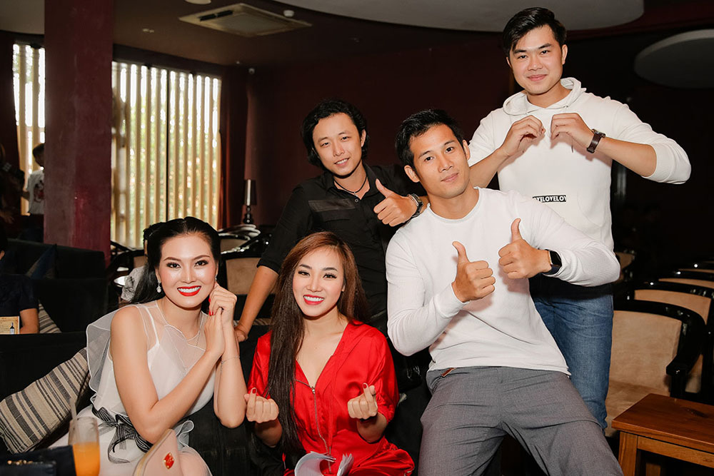 Quang Hà, Quý Bình, Thanh Thức quên ăn trưa cùng Bích Ly tập luyện chuẩn bị cho mini liveshow