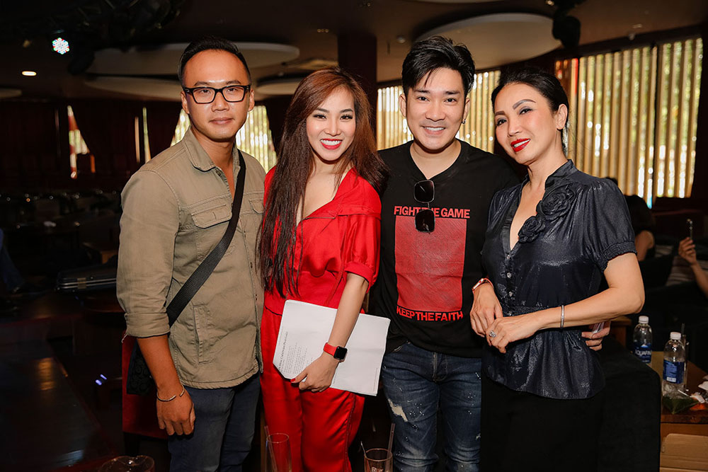 Quang Hà, Quý Bình, Thanh Thức quên ăn trưa cùng Bích Ly tập luyện chuẩn bị cho mini liveshow