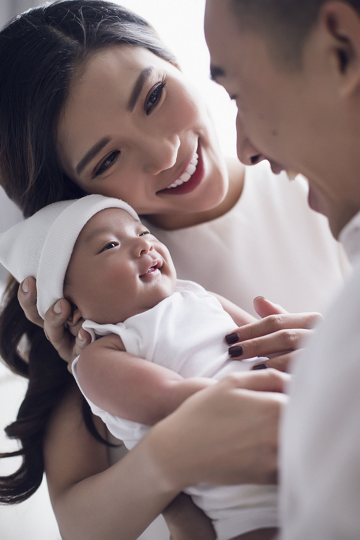 Xuýt xoa trước hình ảnh quý tử đầu lòng nhà Lương Thế Thành - Thuý Diễm