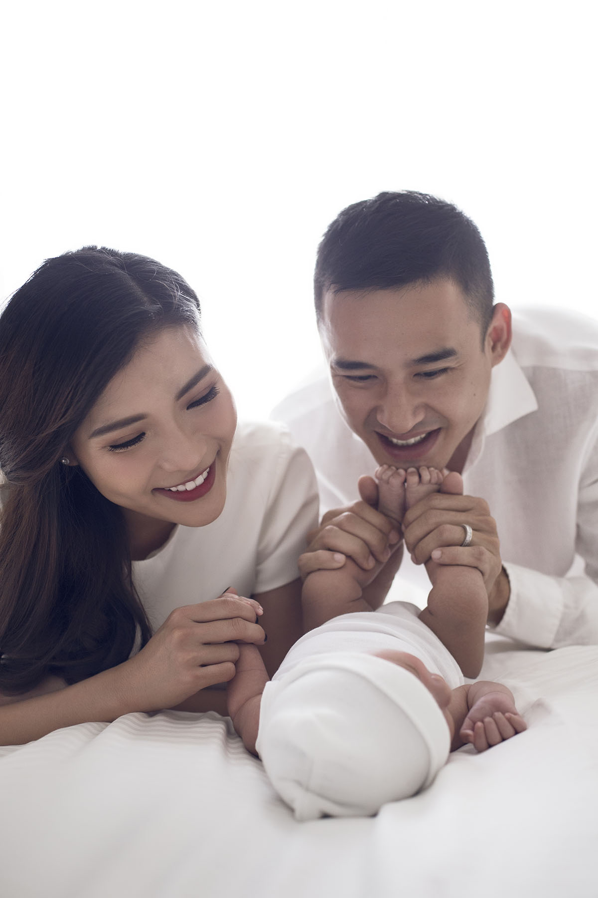 Xuýt xoa trước hình ảnh quý tử đầu lòng nhà Lương Thế Thành - Thuý Diễm