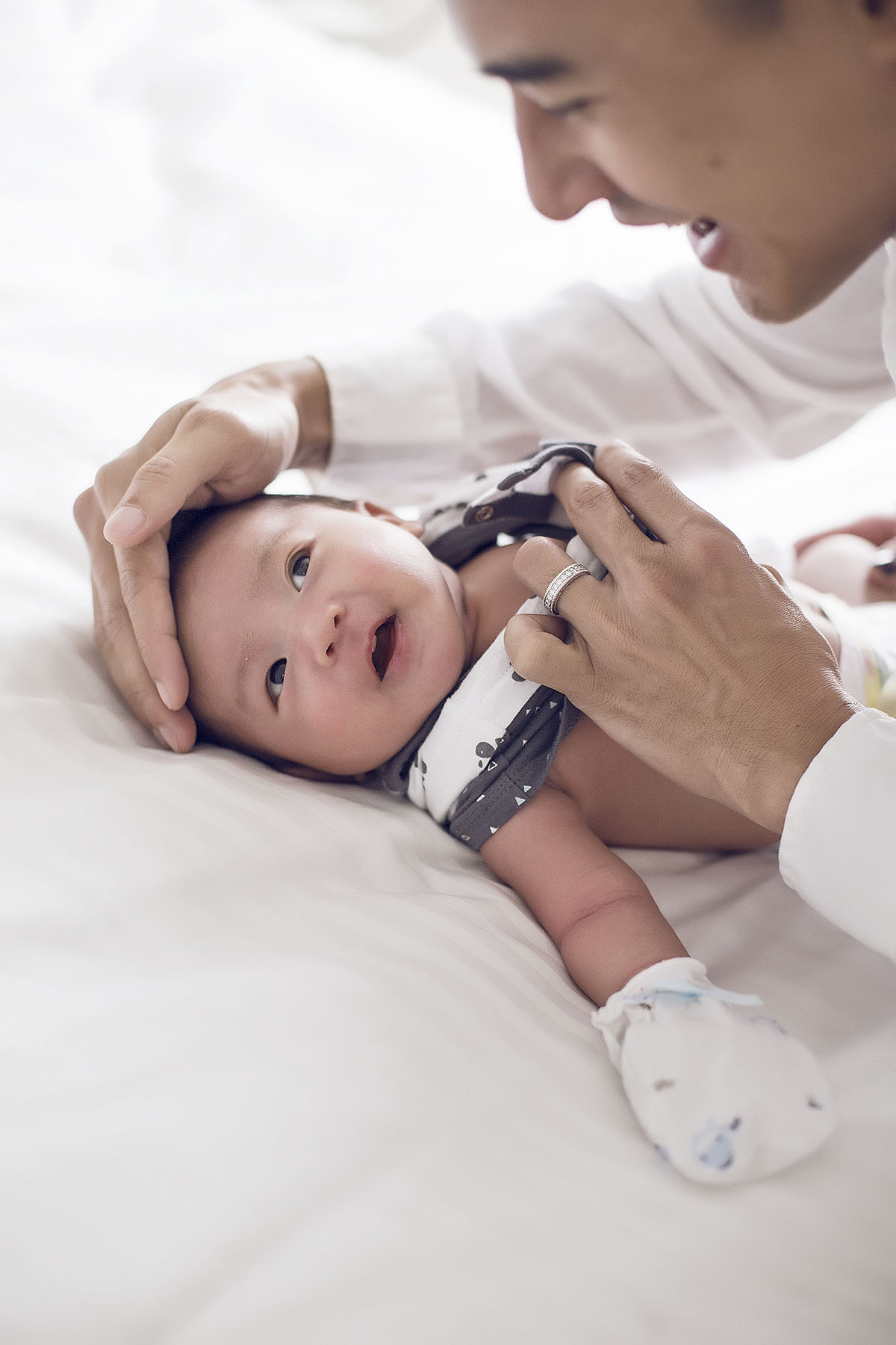 Xuýt xoa trước hình ảnh quý tử đầu lòng nhà Lương Thế Thành - Thuý Diễm