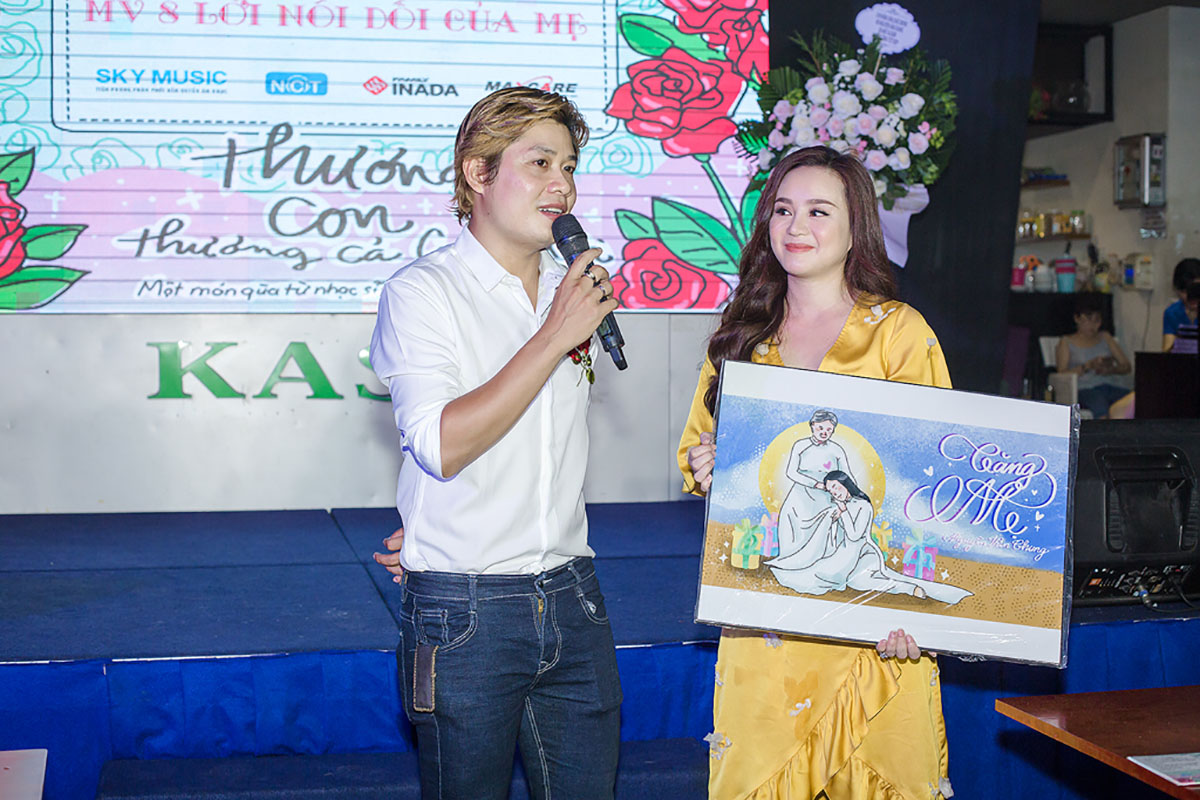 Vy Oanh, Trung Quân, Hà Vân xúc động khi nhắc về mẹ trong họp báo Nguyễn Văn Chung