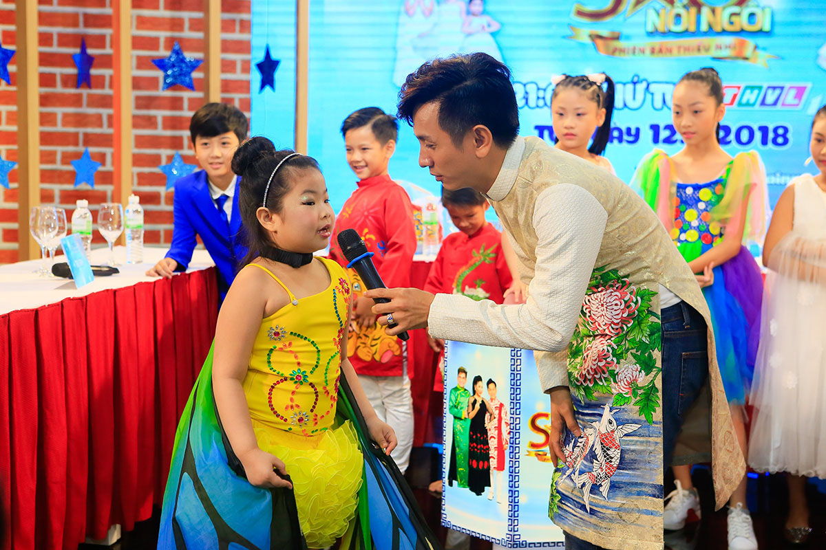 Xúc động khi Hồng Vân khóc nhớ cố nghệ sĩ Khánh Nam trong họp báo 'Sao Nối Ngôi Nhí'