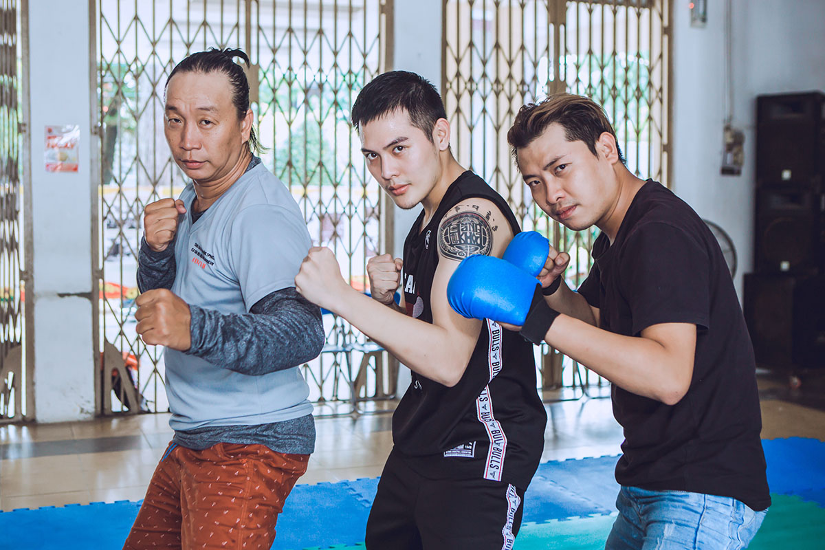 Lo lắng cho dự án phim đầu tay, Đăng Khoa mướt mồ hôi trên sàn tập võ