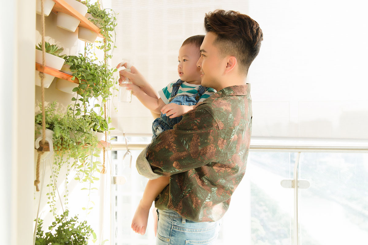 Đằng sau đèn màu sân khấu, cuộc sống bình yên của Nam Cường khiến nhiều người ngưỡng mộ
