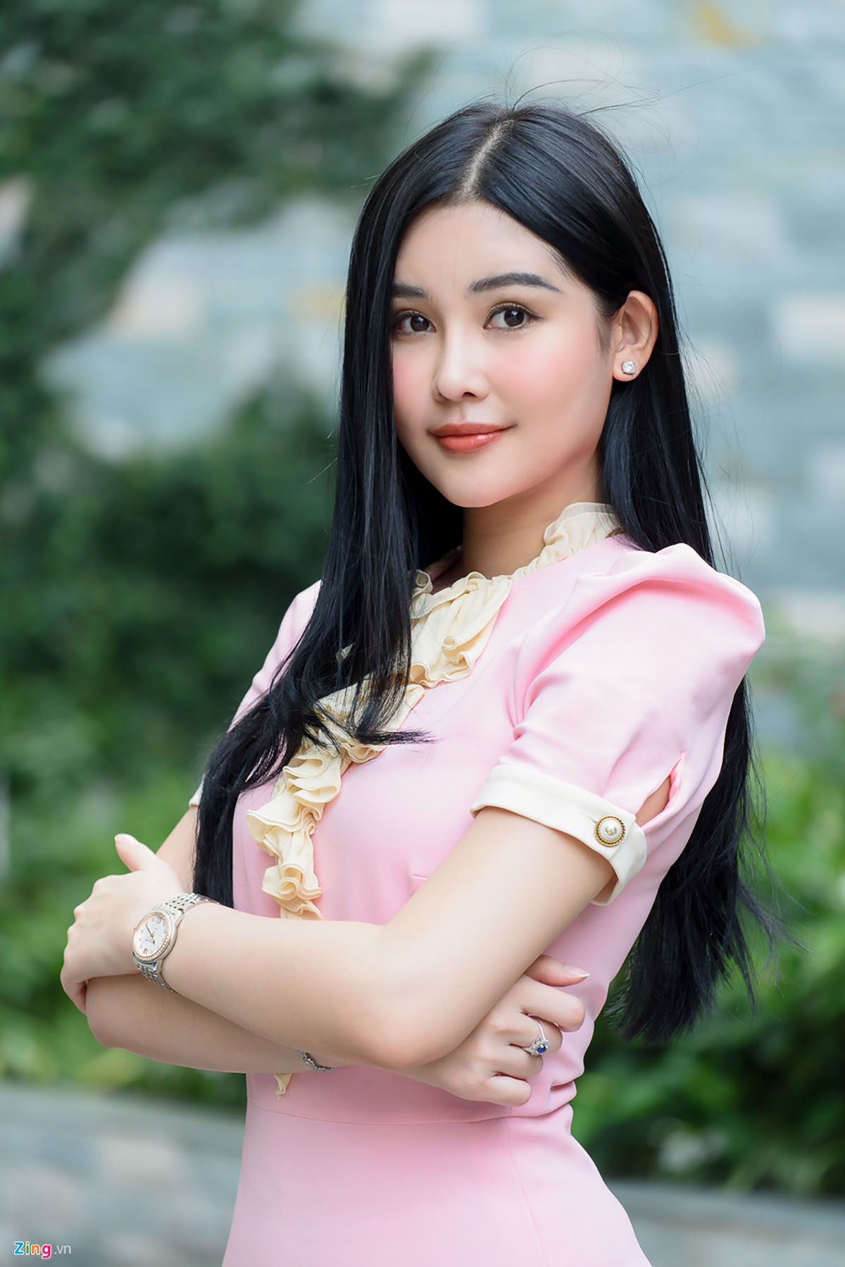 "Tôi vẫn còn thiếu tự tin khi ghi hình nên luyện tập nói trước gương mỗi ngày".