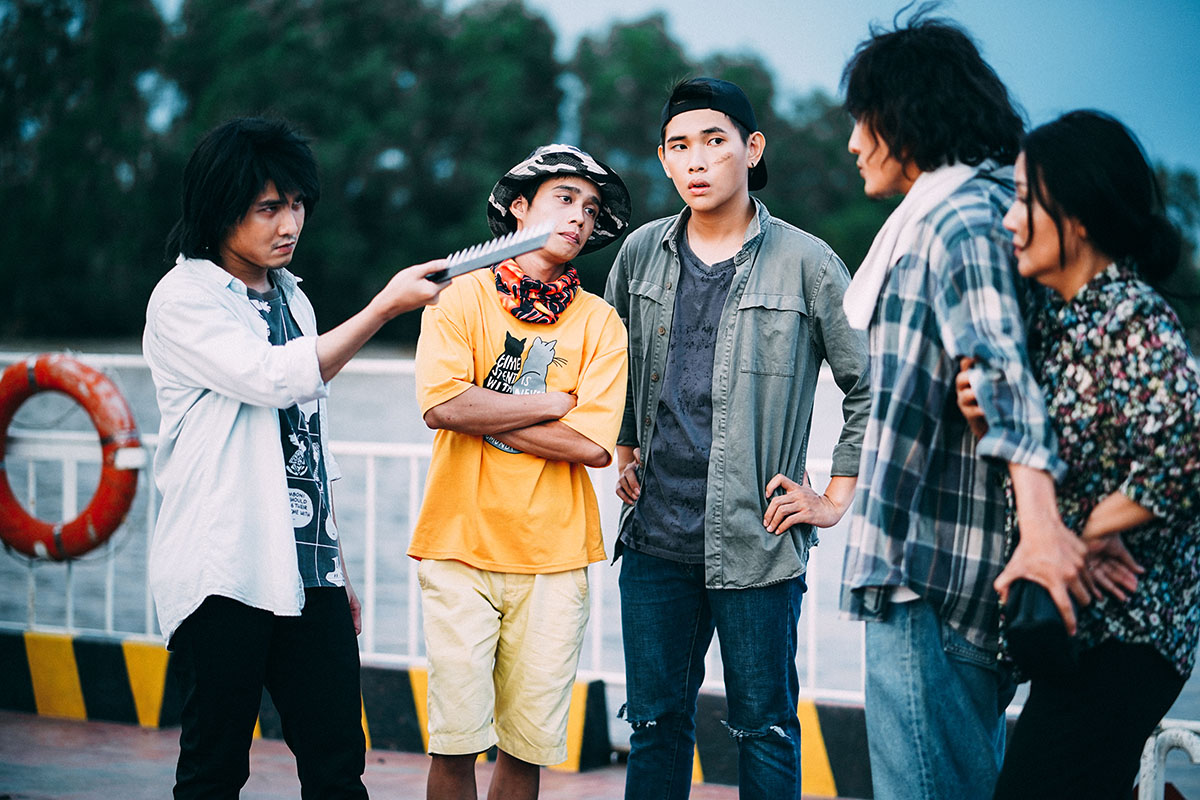 Hé lộ những hình ảnh đầu tiên đầy lam lũ và kịch tính của webdrama ‘Tay buôn, buông tay?’