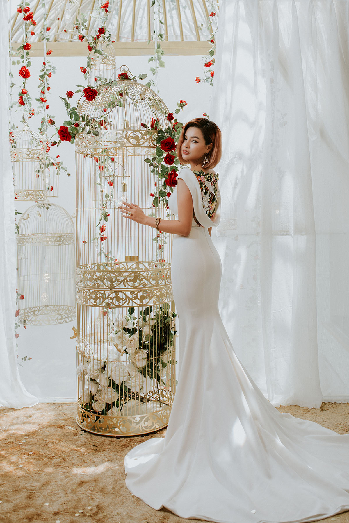 Vũ Thu Phương gợi cảm trong không gian 'tổ Phượng Hoàng' sắp khai trương