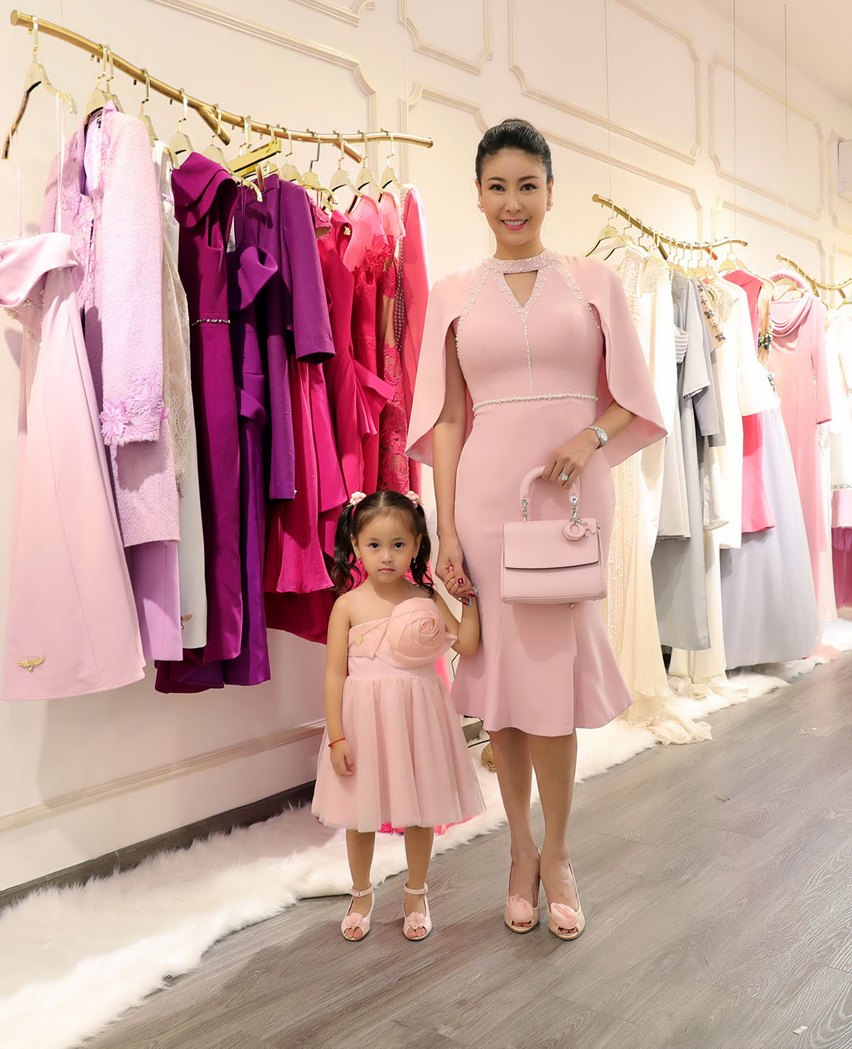 Vũ Thu Phương hạnh phúc viên mãn với chồng tài giỏi và 4 công chúa nhỏ thông minh
