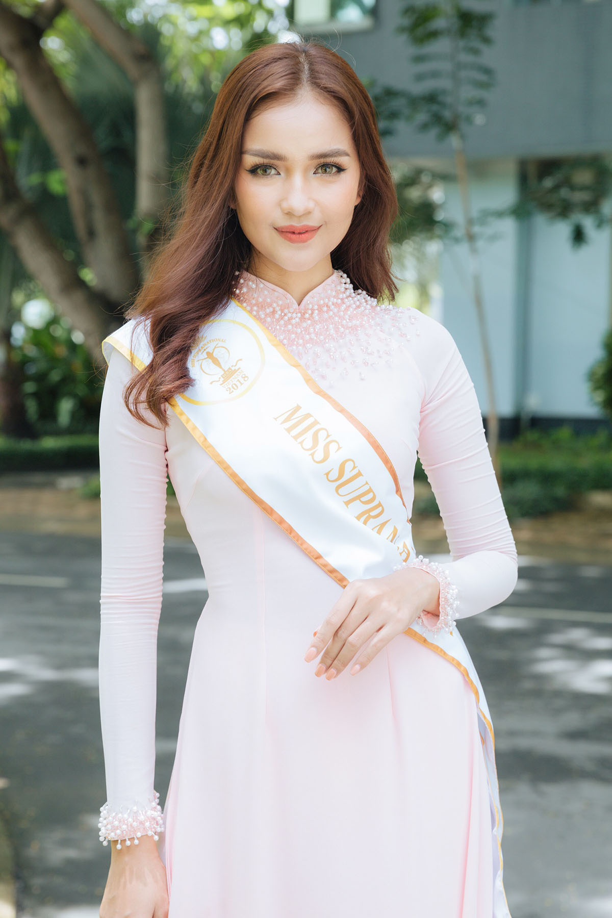 Hoa hậu Ngọc Châu rạng rỡ áo dài về thăm trường sau đăng quang 'Miss Supranational Vietnam 2018'