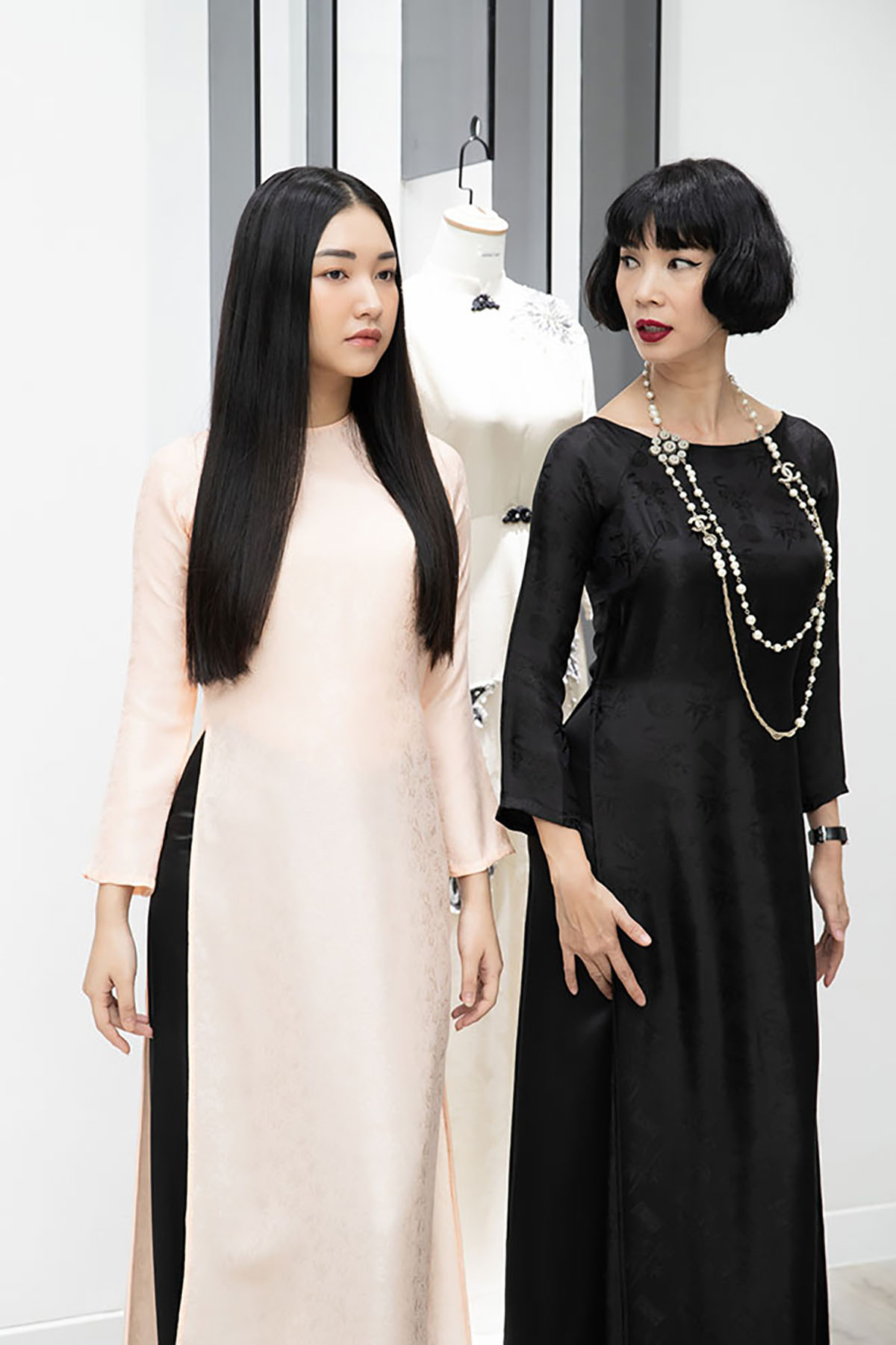 Nàng thơ xứ Huế Ngọc Trân được siêu mẫu Xuân Lan về dạy catwalk ngay tại tiệm áo dài