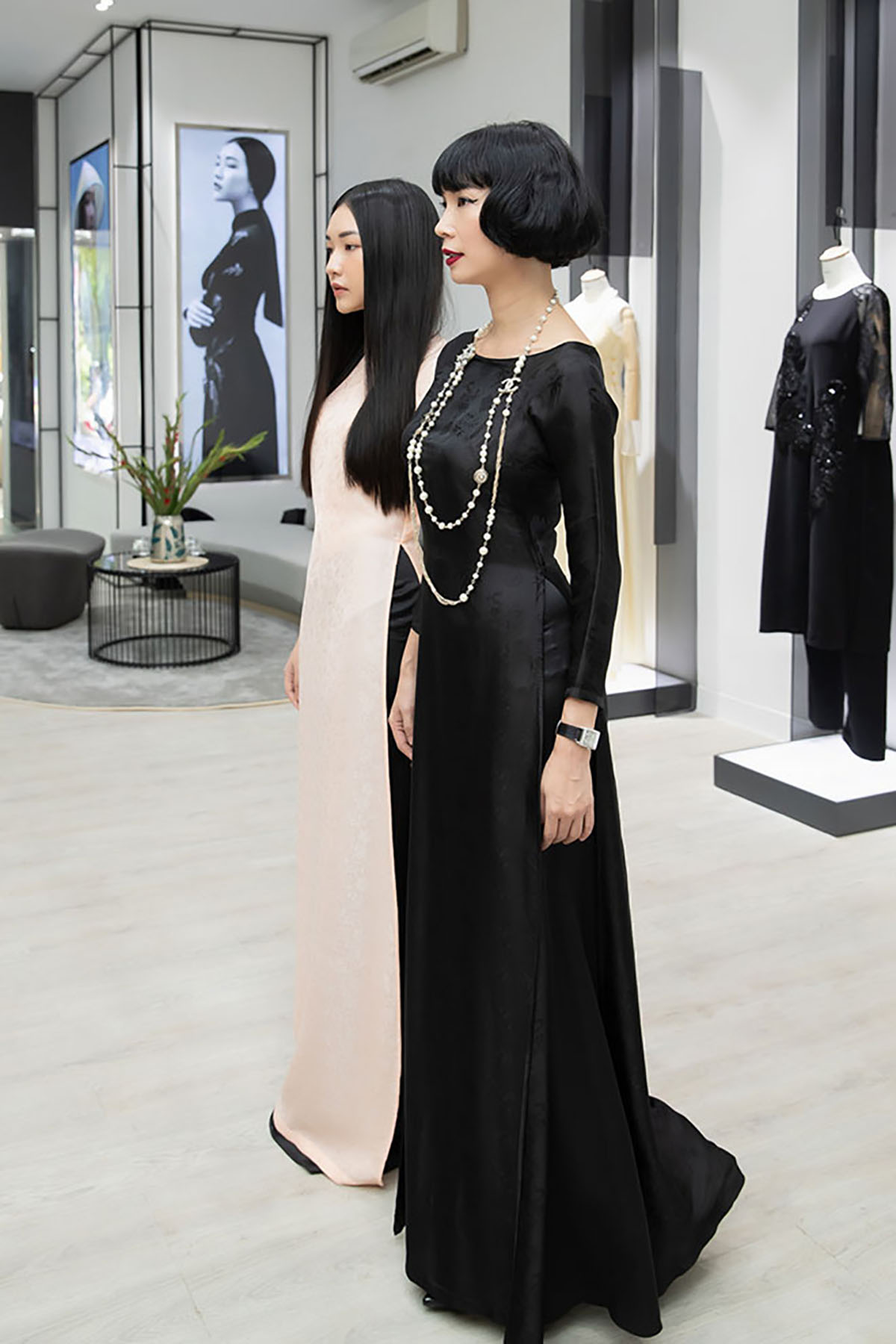 Nàng thơ xứ Huế Ngọc Trân được siêu mẫu Xuân Lan về dạy catwalk ngay tại tiệm áo dài