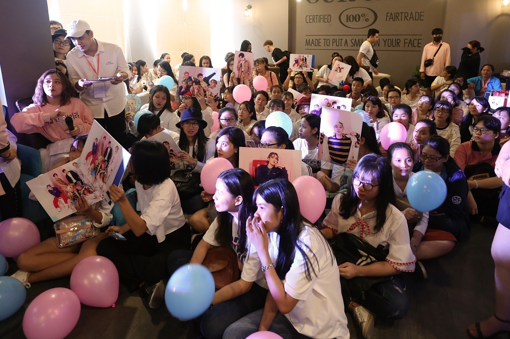 Zero 9 “quẩy hết mình” cùng các fan tại buổi Fan Meeting đầu tiên.