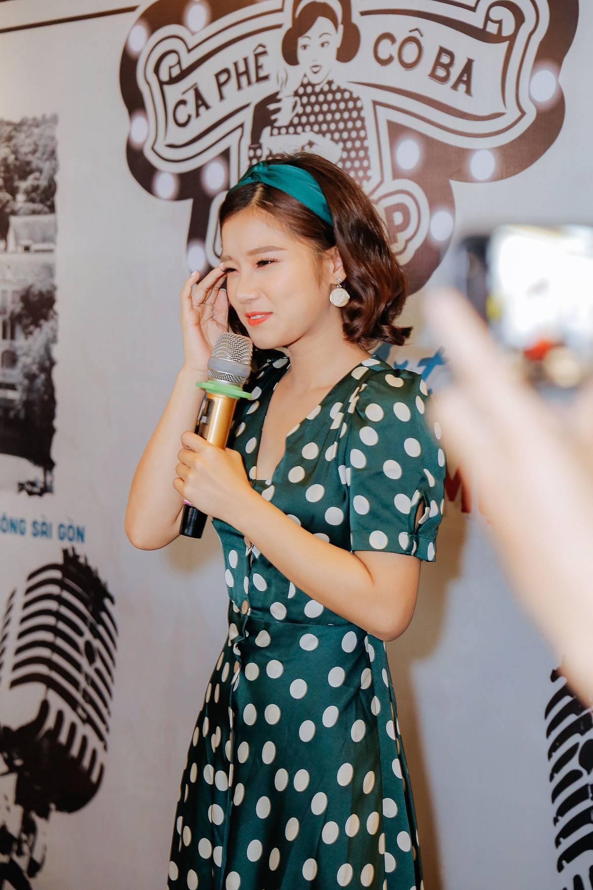 Hoàng Yến Chibi phát cuồng vì không gian view sông Sài Gòn của Cô Ba Rooftop