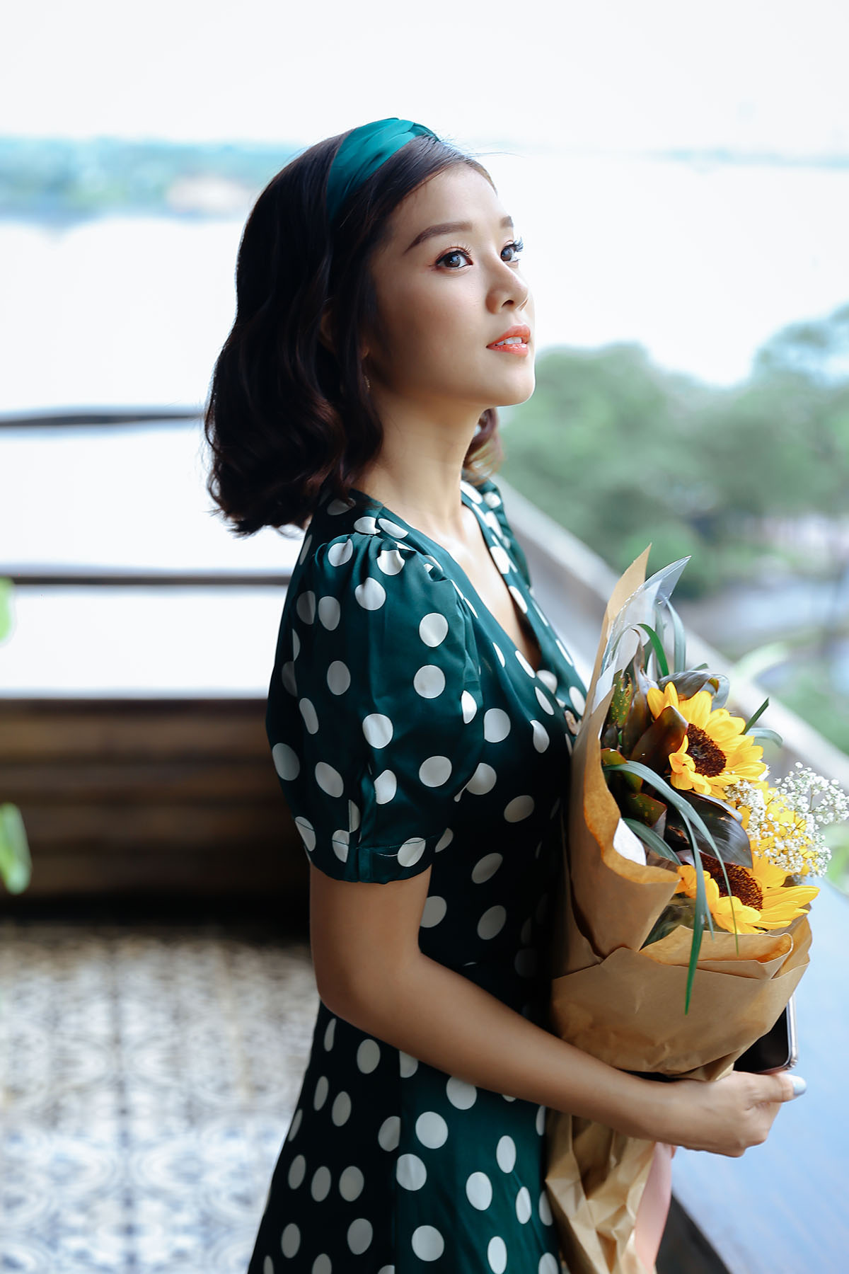 Hoàng Yến Chibi phát cuồng vì không gian view sông Sài Gòn của Cô Ba Rooftop